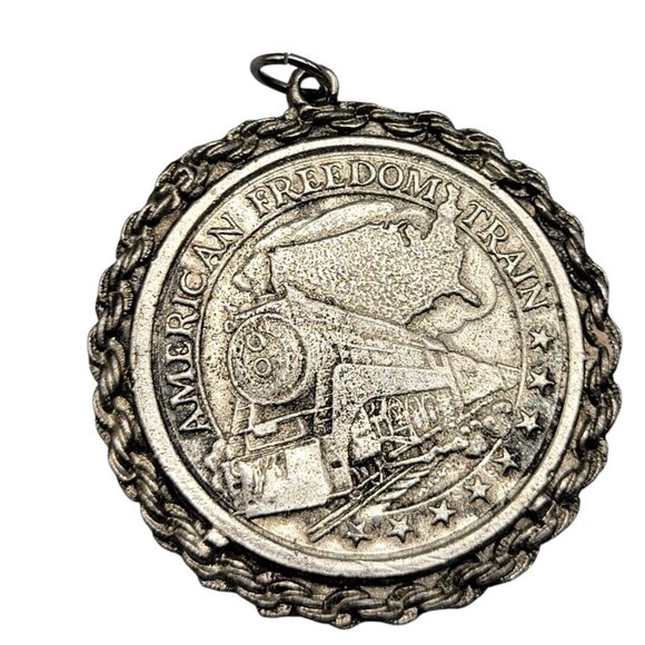 American Freedom Train 1776-1976 Bicentennial Journey Coin Keychain Silver Tone - Picture 1 of 5